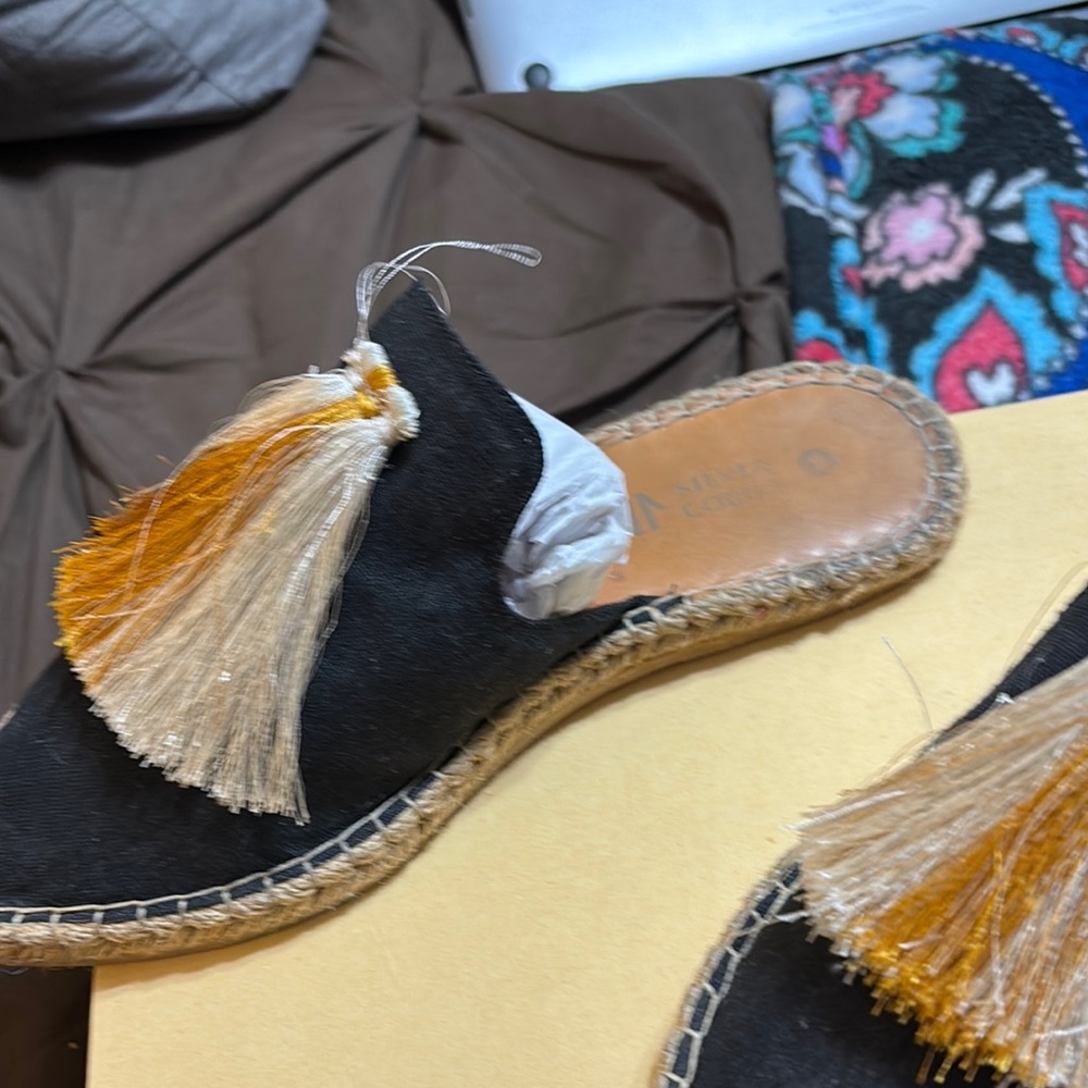 Elegant Black Espadrille Mules with Tassels - Picture 2 of 9